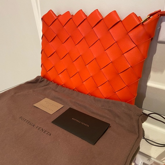 NEW BOTTEGA VENETA clutch/wristlet - Picture 3 of 11